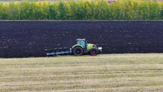 呼伦贝尔草原黑土地翻新