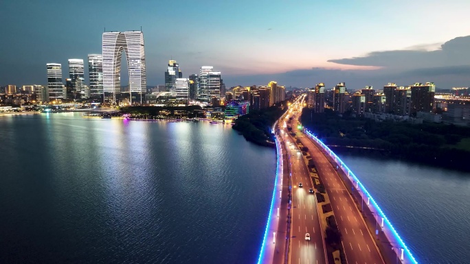 黄昏江景 城市地标灯光秀