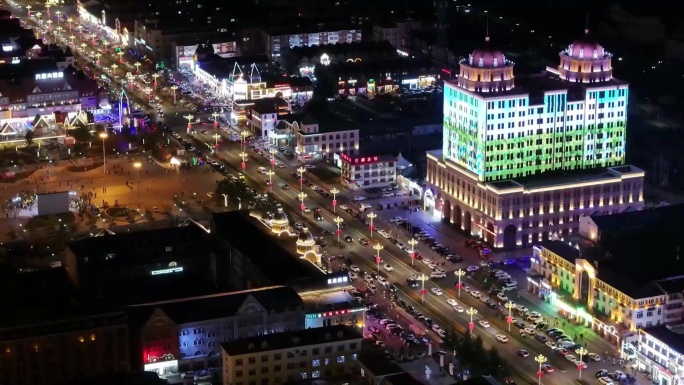 阿尔山小镇国庆节夜晚街道车流人流