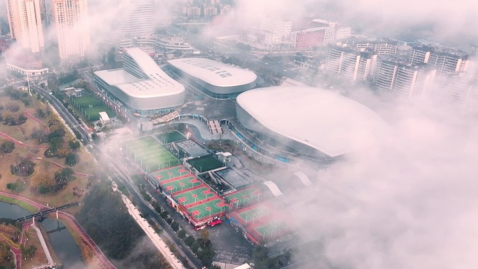 四川内江平流雾云海缭绕的雾中城市航拍