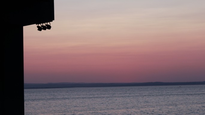 湖边日落延时摄影