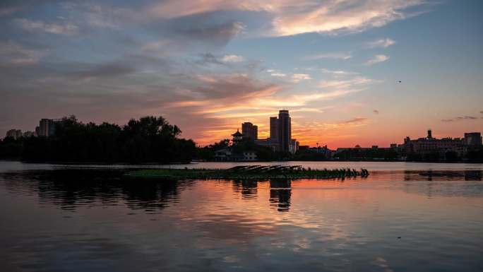 城市湖面日落晚霞延时