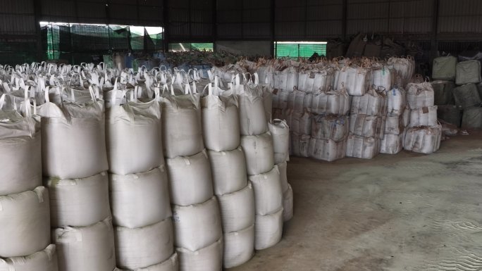 工业原料仓库存储画面