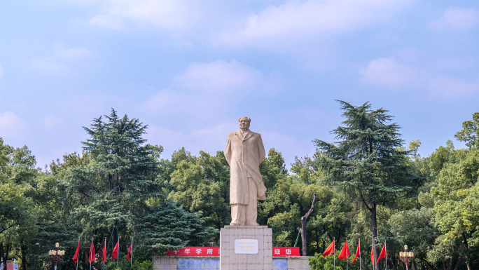 湖南大学东方红广场毛泽东雕像延时