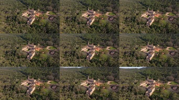 南法山丘上宁静历史遗址的鸟瞰图