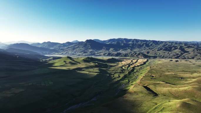 航拍日出阳光下的甘南甘加秘境风光