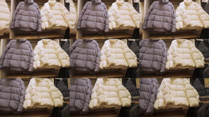 冬季羽绒服店铺陈列展示