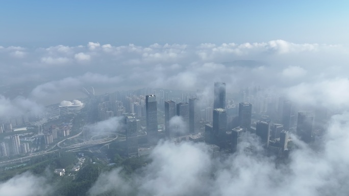高空俯瞰云雾都市2025南宁五象新区航拍