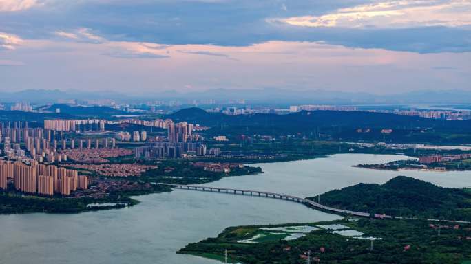 航拍武汉严西湖花山大桥