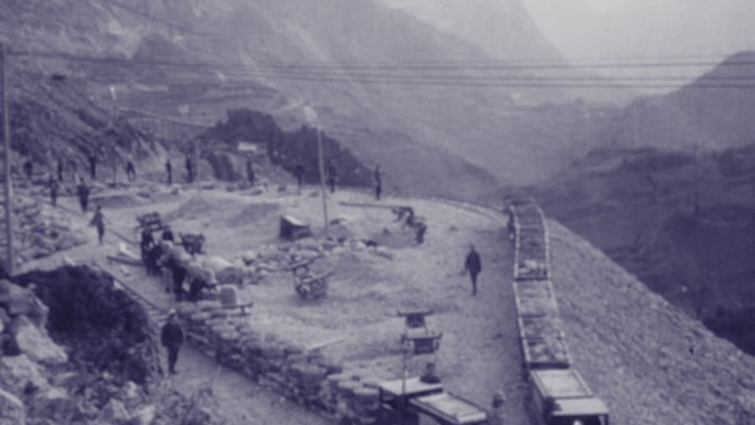 1958年修建贵昆铁路施工开凿乌蒙隧道