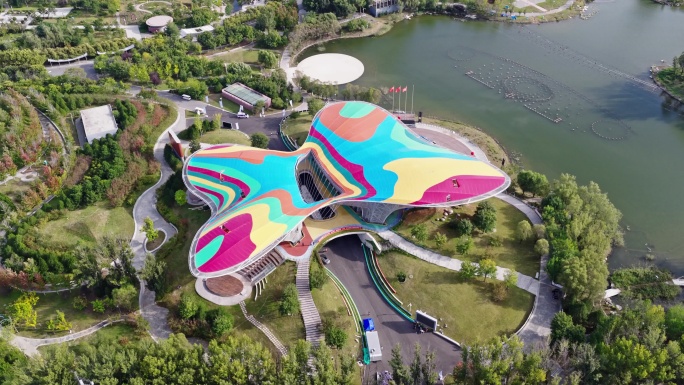 航拍彩色蝴蝶形建筑