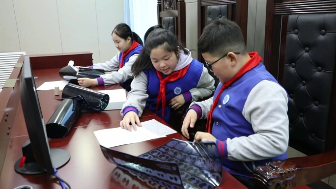 山东济南：模拟法庭 护航成长