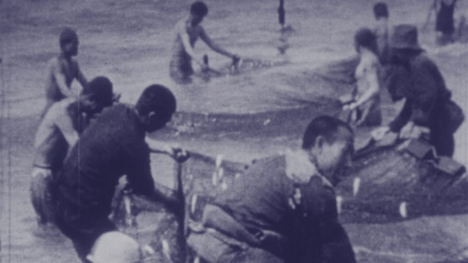 民国时期福建沿海渔民拉网捕鱼