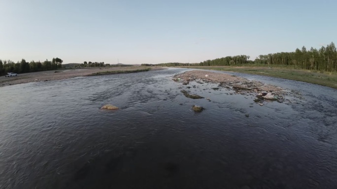 河流沿岸自然景观