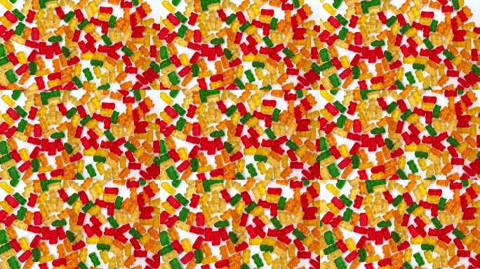 白色背景上彩色软糖熊的特写