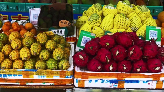 海南三亚农贸市场里的热带水果