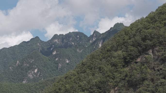 神农架 五指峰 大山 蓝天白云山间景色