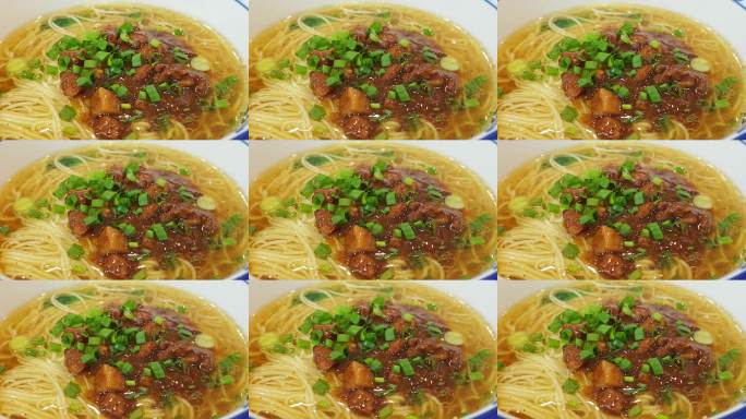 一碗香喷喷的肉丁面臊子面炸酱面