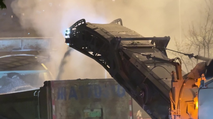 夜间施工大型道路施工机械城市道路维修