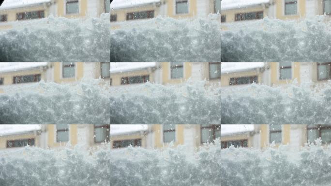 雪花在玻璃上融化。冬季，寒冷天气从车窗看出去