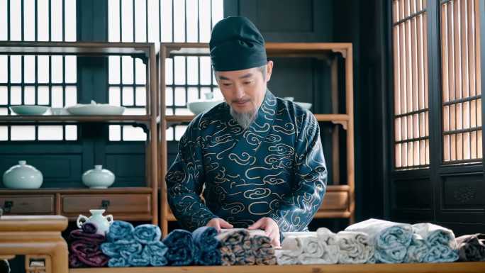 古代商铺老板整理东西