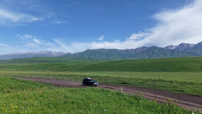 草原越野行车航拍