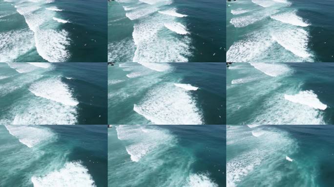 蓝色海洋浪花翻滚和冲浪者们