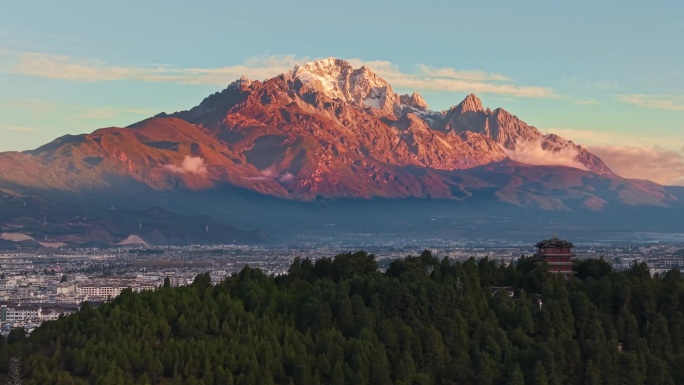 丽江古城 日照金山航拍