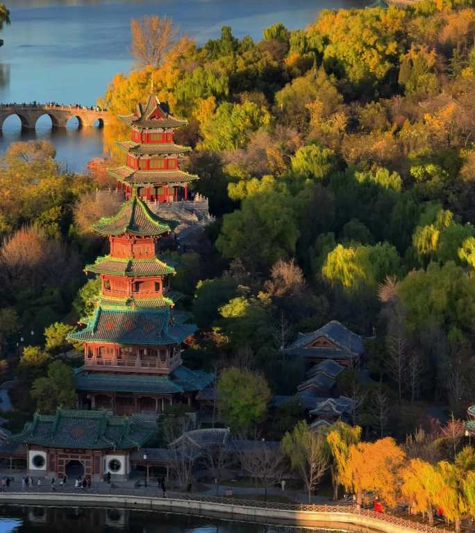 山西省太原市迎泽公园秋日午后园林