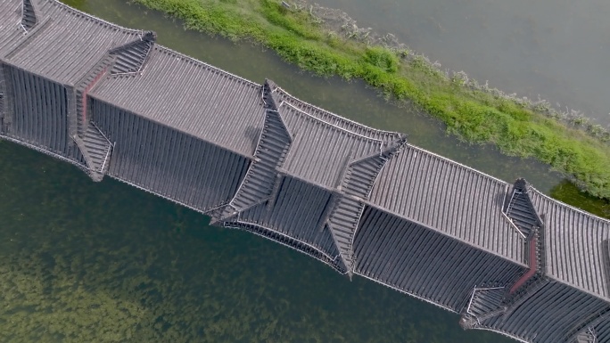 航拍古桥湖景风光江南湖泊中式廊桥