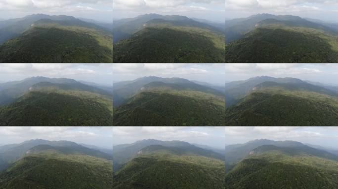 云雾缭绕群山自然风光