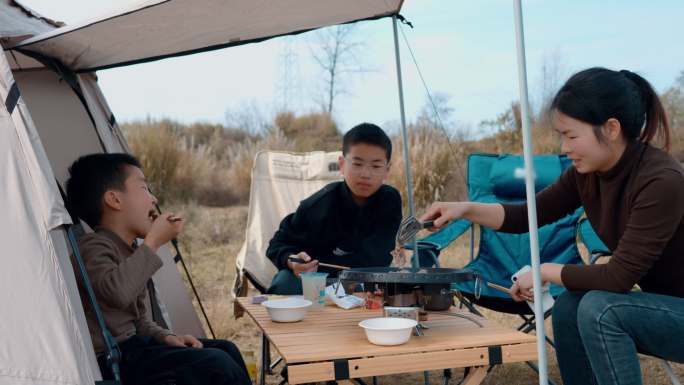 4K30P一家人户外露营野餐烤肉