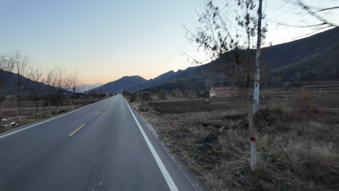 山间道路黎明