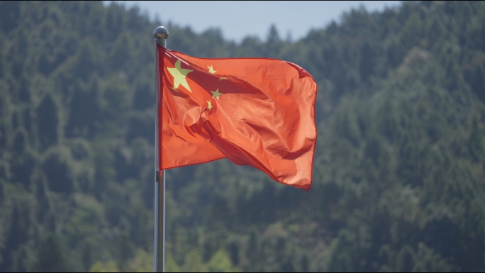 大山里红旗飘扬