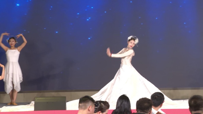 舞台唯美白色舞蹈表演