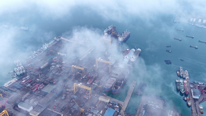 航拍云雾中的船舶重工基地