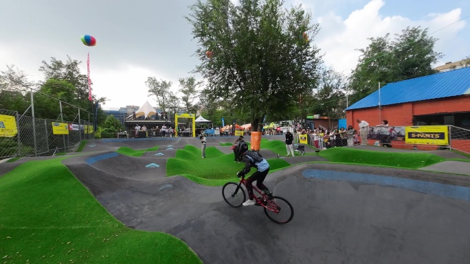 穿越机泵道骑行儿童平衡车BMX小轮车竞技