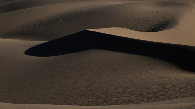 金色沙海波浪纹