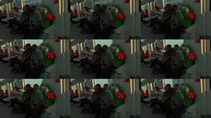 地铁上的疲惫劳动者