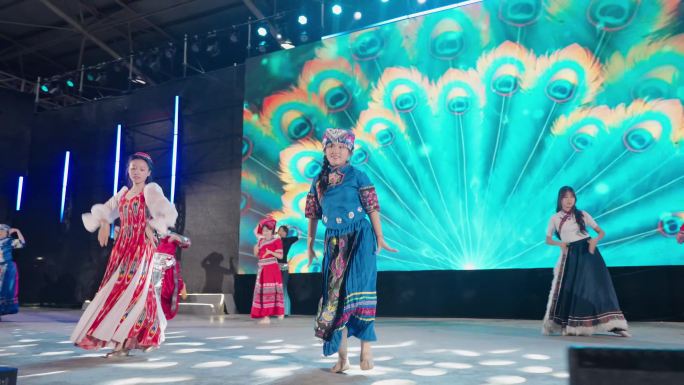 少数民族舞蹈载歌载舞