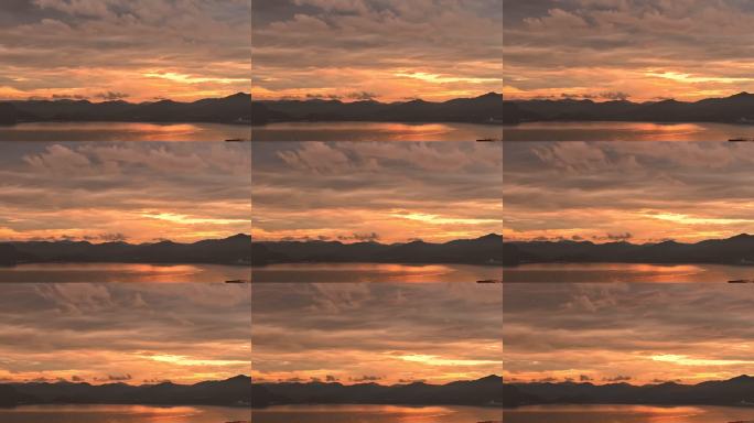 山水相映晚霞美景