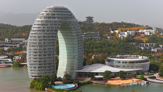 浙江湖州市太湖月亮湾渔人码头日间航拍8K