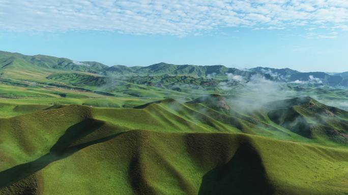 航拍草原山脉全景