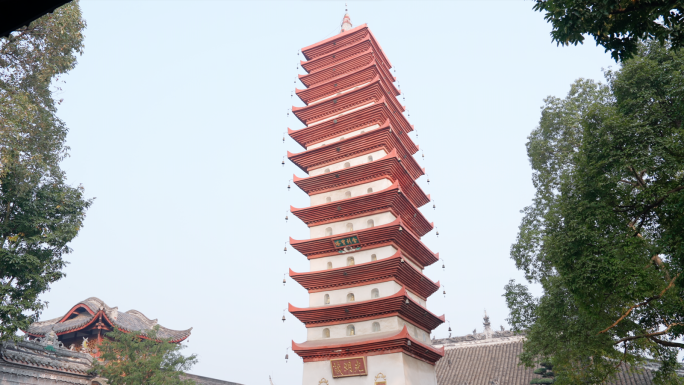 建于唐代的东方斜塔新都宝光寺舍利宝塔