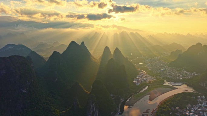广西桂林阳朔日出日落太阳耶稣光自然风景