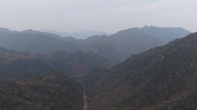 航拍群山蜿蜒山脉