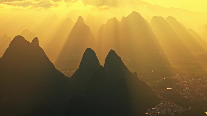 广西桂林阳朔日出日落太阳耶稣光自然风景