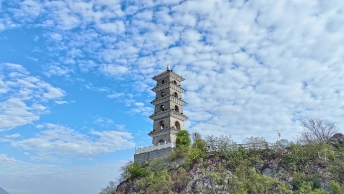 贺州富川蓝天白云下的古塔楼