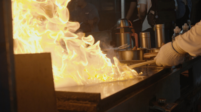 城市夜市美食爆炒铁板鱿鱼小吃美食
