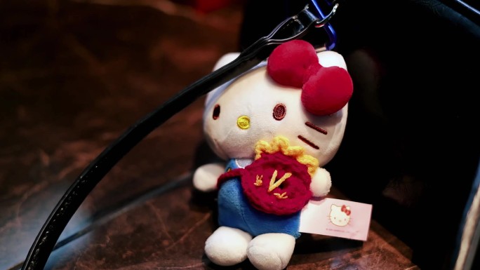 可爱卡通玩偶包挂特写